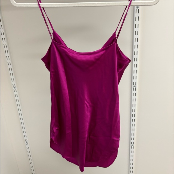 NWT CINQ A SEPT: MARTA CAMI IN PETUNIA
SIZE: XS
NEW WITH TAGS - Picture 3 of 5